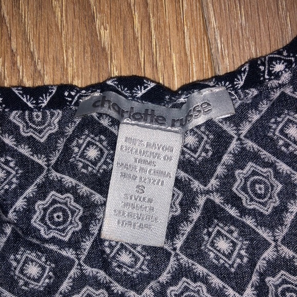 Revealing crop top/ straps backless - Picture 3 of 3